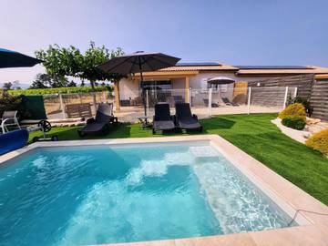 Gîte pour 6 personnes, avec piscine ainsi que vue et jardin, animaux acceptés à Joyeuse