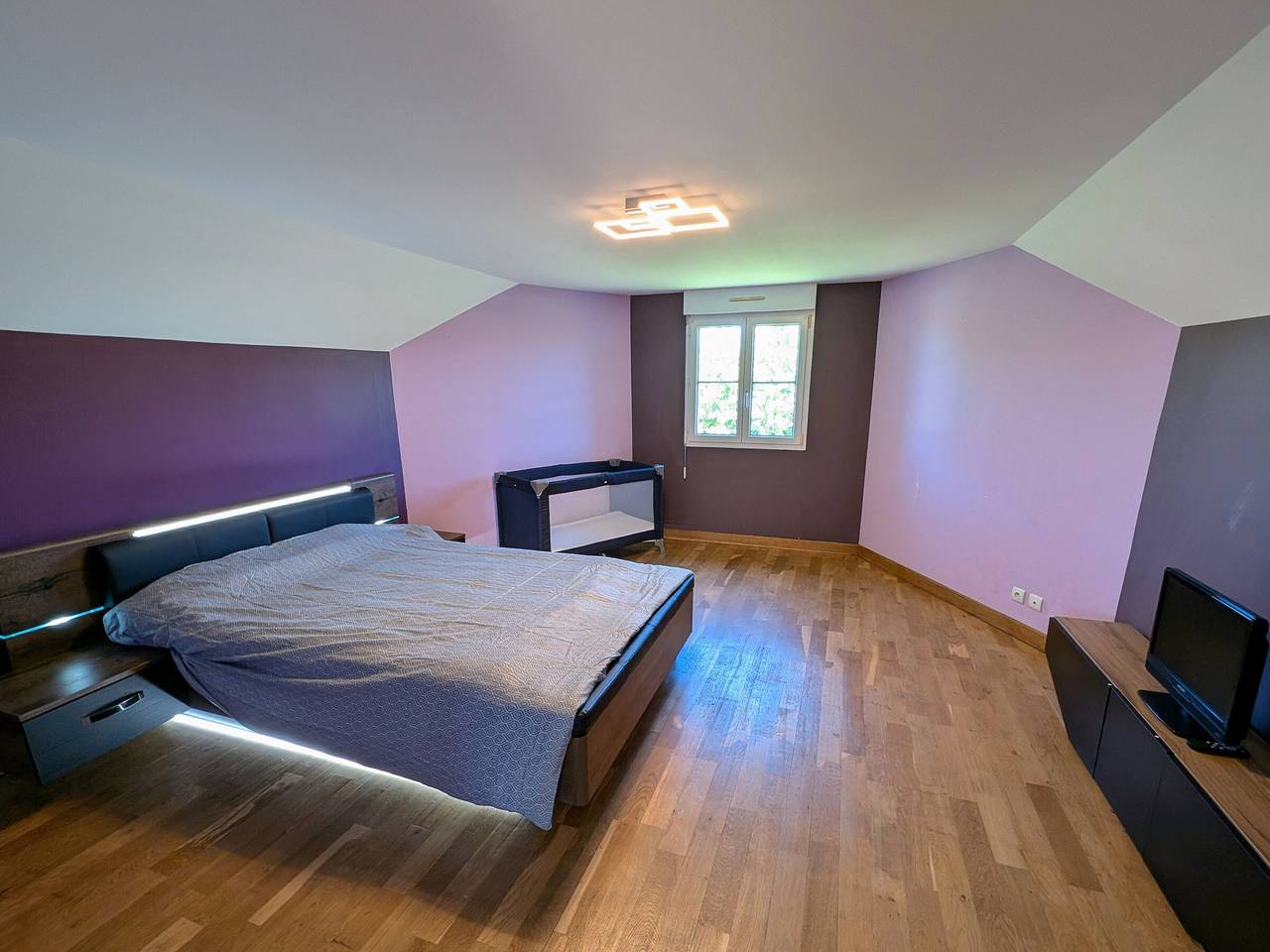 Amplia casa rural en Fretigney con jardín y billar, ideal para 8 pers. in Fretigney-et-Velloreille, Alto Saona