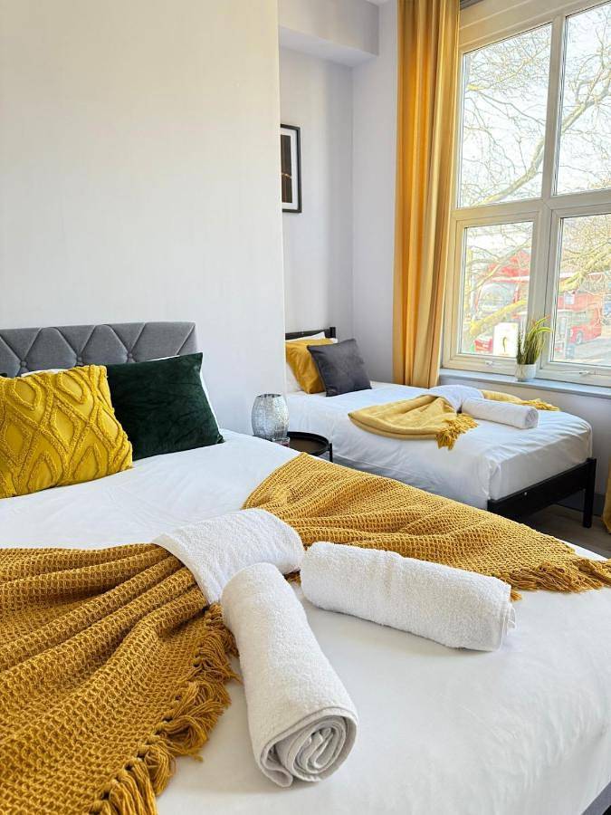 Economy Twin Room in Lewisham, London