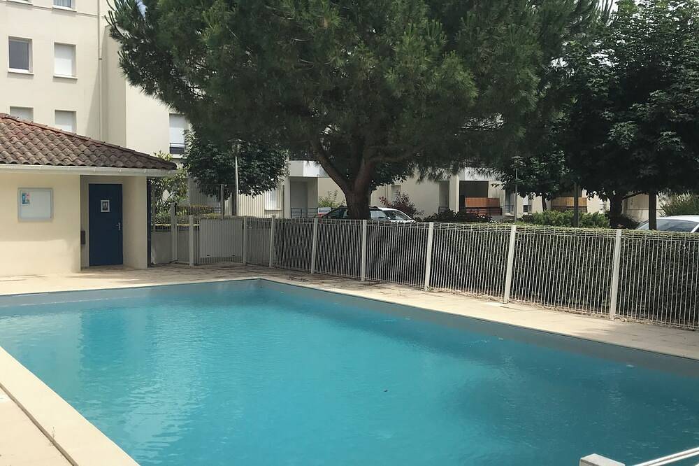 Entire apartment, Chez Pia, apartment with swimming pool in Poitiers, Vienne
