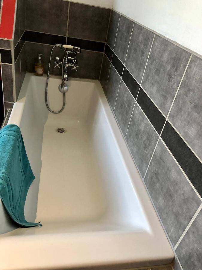 Location de vacances pour 2 personnes, avec piscine ainsi que vue et jardin à Grane - 4