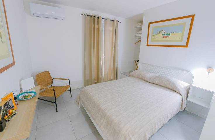 Ferielejlighed for 2 personer, med balkon i Cefalù