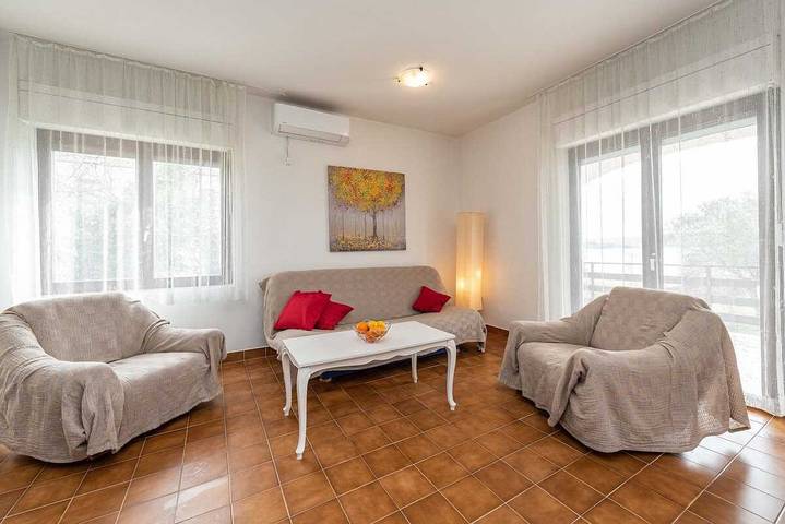 Ganze Wohnung, Strandapartment Lostura mit Meerblick in Općina Sveti Filip i Jakov, Zadar