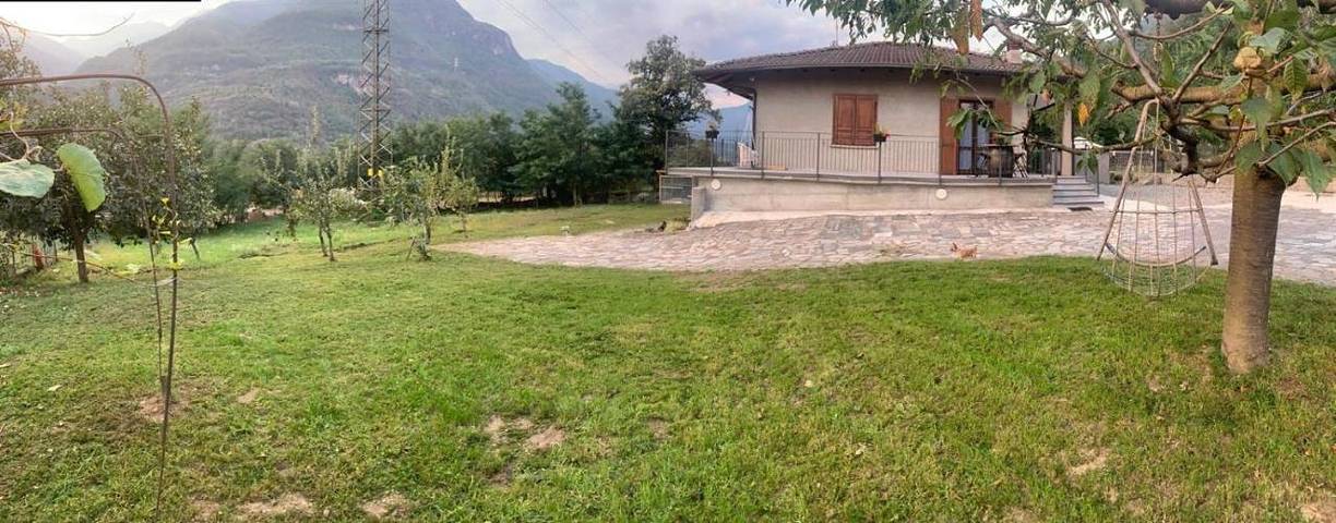 Location de vacances pour 6 personnes, avec vue ainsi que jardin et terrasse, animaux acceptés à Capo di Ponte - 3