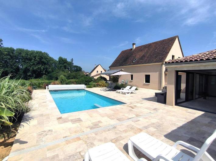 Location de vacances pour 9 personnes, avec piscine et jardin à Saint-Crépin-et-Carlucet