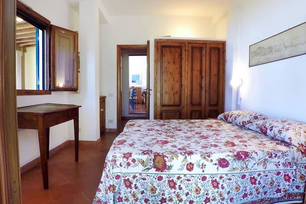 Villa 50 Meter Meer entfernt, privat Garten, Parkplatz, Klimaanlage, 5G-Internet in Cala di Mola, Naregno