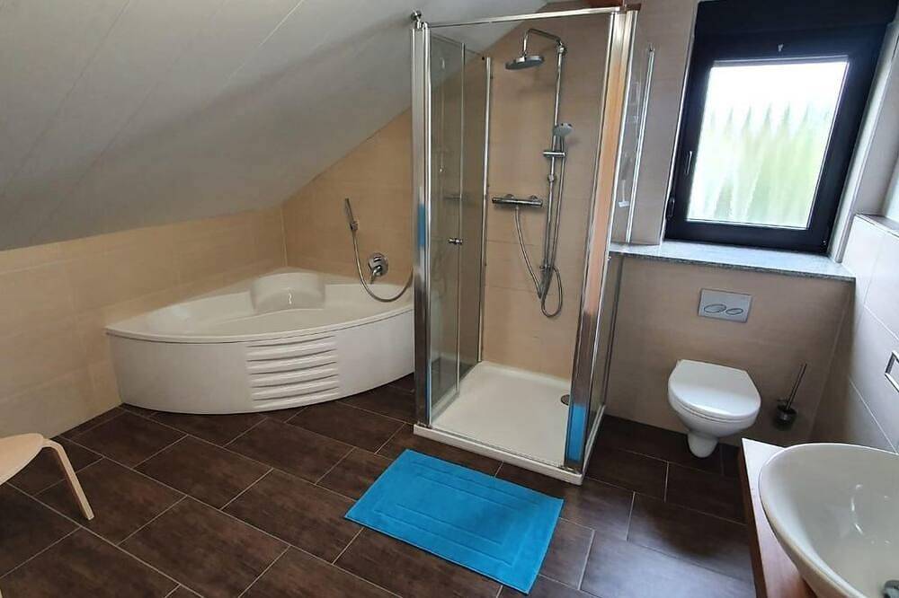 Ganze Wohnung, Rupp Ferienwohnung - Appartement/Fewo, Dusche oder Bad, Wc, 2 Schlafräu in Wallerfangen, Saargau