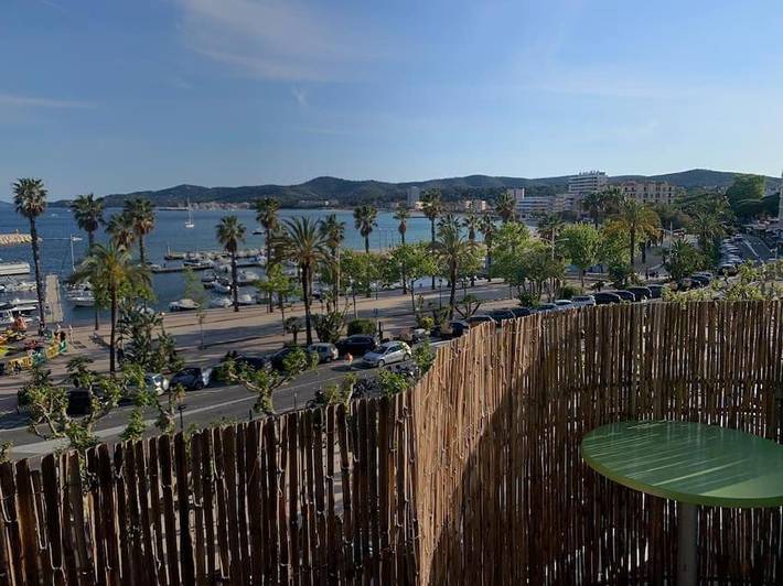 Gîte pour 8 personnes, avec Balcon et Vue dans Port Du Lavandou