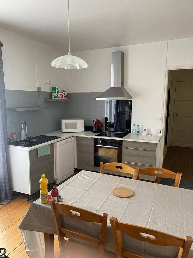 Appartement entier, Three-Bedroom House in Noyon, Oise