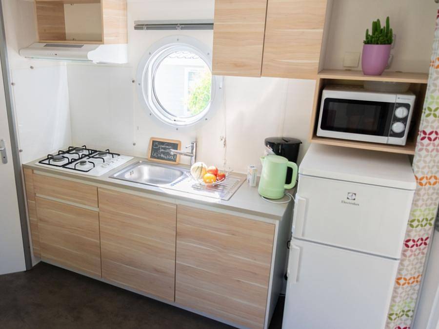 Flower Camping Provence Vallée - Mobilhome 4 personnes - Loggia Confort 24 m² 2 chambres + terrasse couverte + Tv in Manosque, Parc naturel régional du Luberon