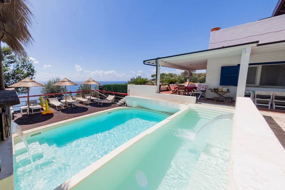 Espléndida villa con piscina privada y vistas impresionantes en Sperlonga, cerca de Roma in Sperlonga, Provincia de Latina