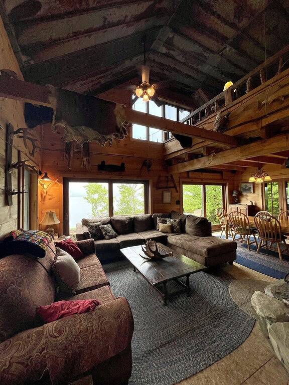 1. Conn. See, Bootsanleger vor Eigentum, King Size-Betten, große Terrasse, Weber Grill in Pittsburg (NH), Coös County