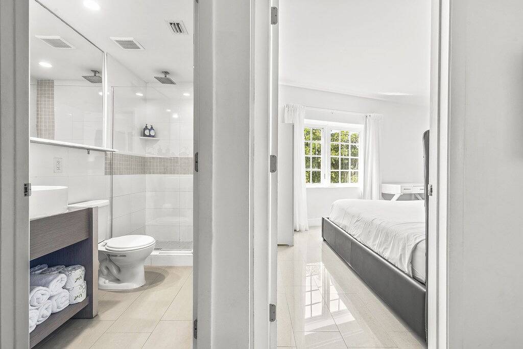 New Listing! Belleza Miami Beach Premium 1Br Sleeps 5 in South Beach, Miami Beach