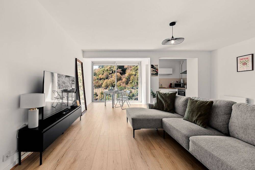 Entire apartment, Superb studio - River access in Vals-les-Bains, Parc naturel régional des Monts d'Ardèche