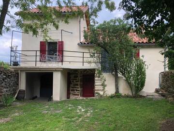 Gîte pour 4 personnes, avec jardin et terrasse à Saint-Beauzély