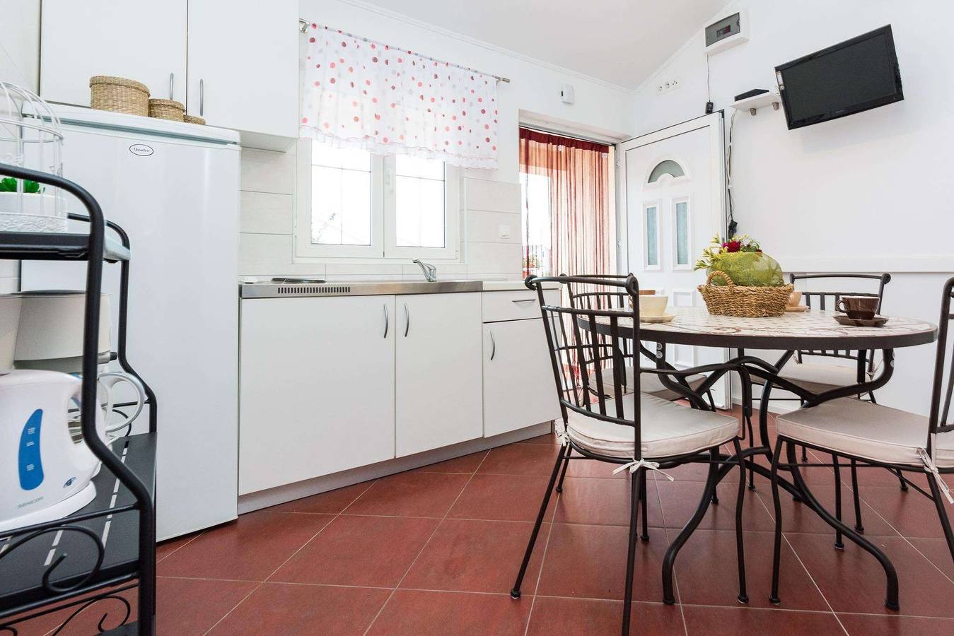 Entire apartment, Two bedroom apartment with terrace and sea view Bibinje, Zadar A-23089-c in Bibinje, Zadar