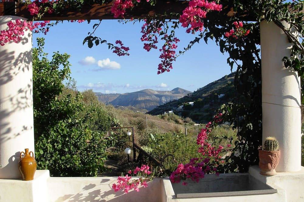 Villa Soprana, vacation home. in Lipari
