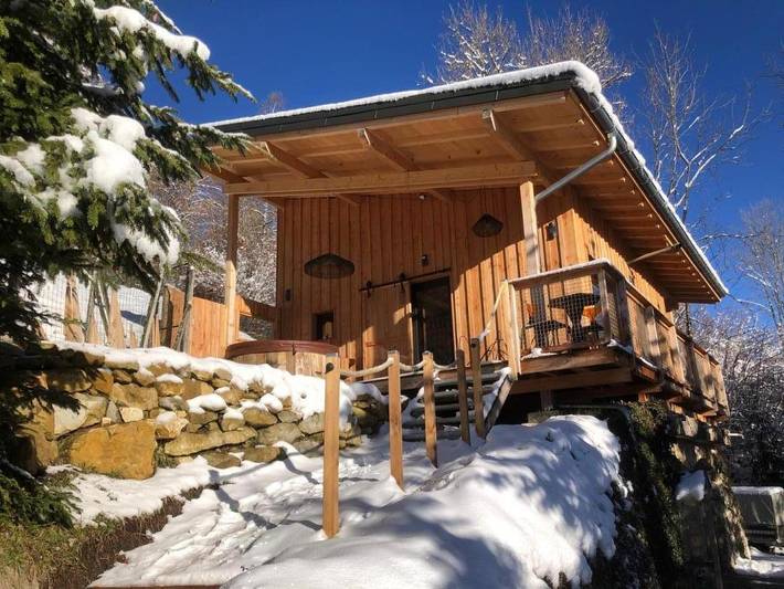 Gîte pour 4 personnes, avec jacuzzi ainsi que terrasse et sauna à Les Déserts