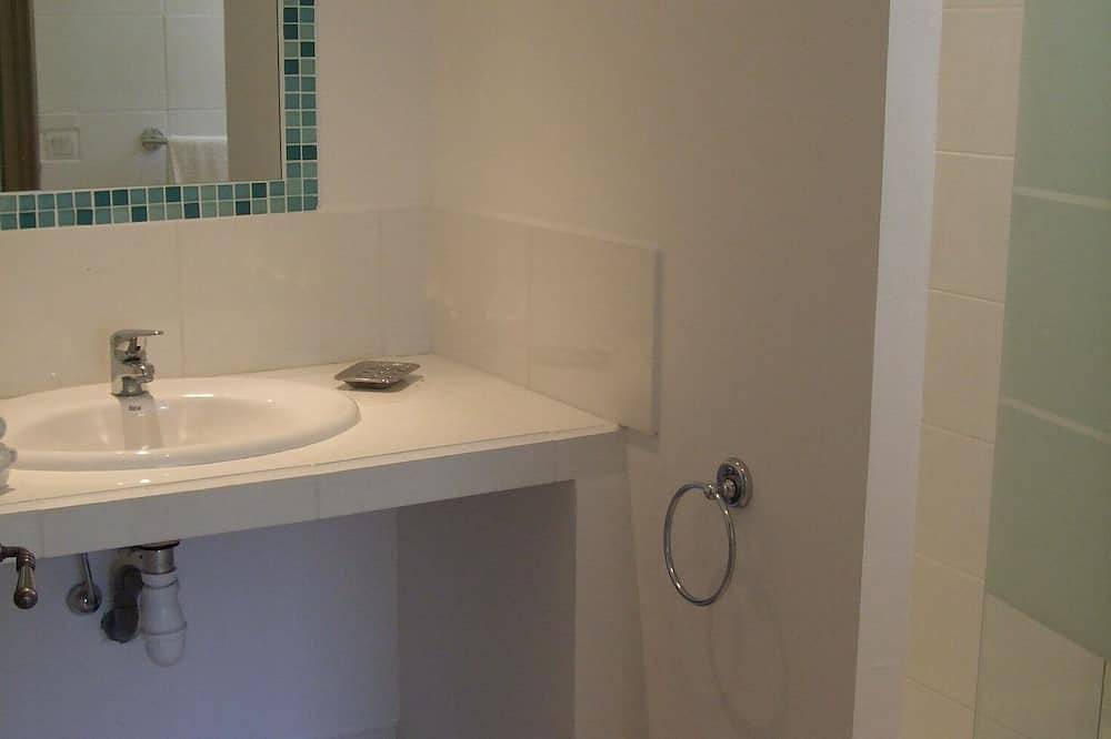 Entire apartment, Montauroux 30 mn to Cannes flat on the ground floor in a standing propertie in Montauroux, Draguignan region