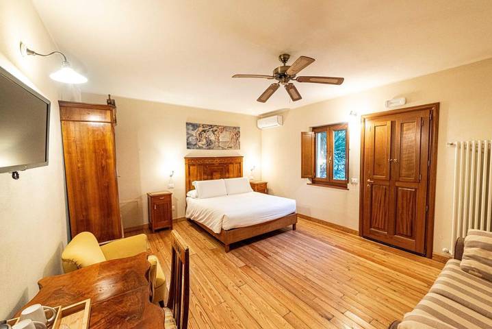 Chambre d’amis pour 4 personnes, avec sauna et vue ainsi que piscine et jardin, animaux acceptés à Tivoli