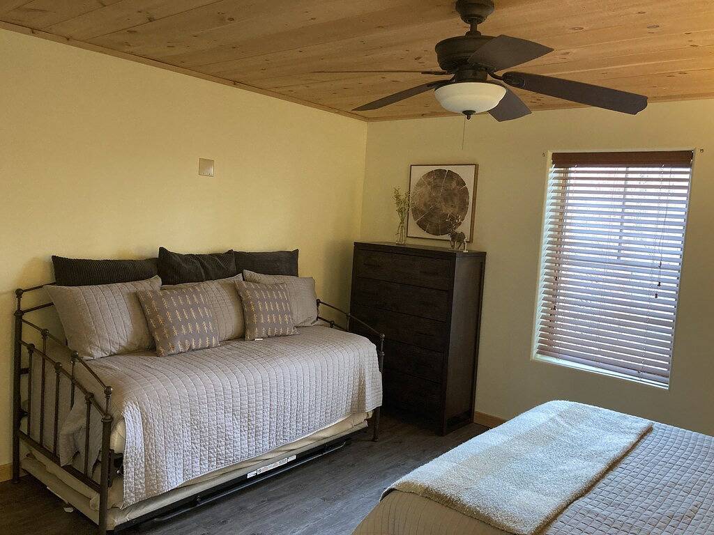 Ganze Wohnung, Beautiful 2-bedroom with private outdoor space. 5min walk to Main Street. in Lake Placid, Adirondack Mountains