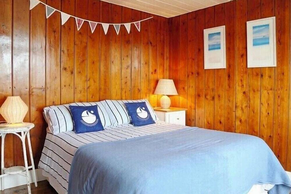 Charming original fisherman’s cottage on Dungeness Beach in Dungeness, Kent