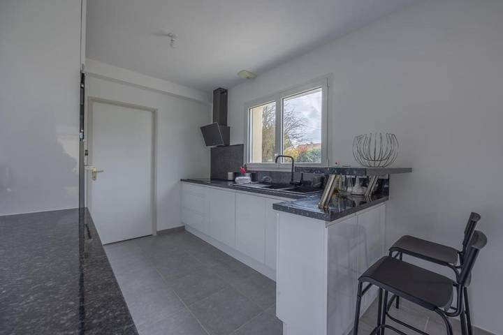 Location de vacances pour 10 personnes, avec terrasse et jardin à Saint-Laurent-sur-Mer - 4