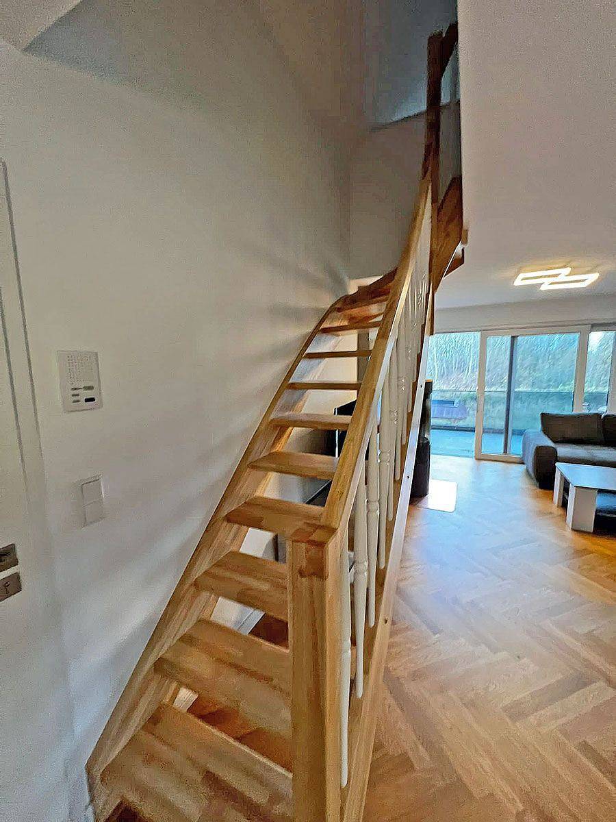 Ganze Wohnung, Moderne Fewo mit Kamin, ca. 1300m zum Sandstrand, 3 Schlafzimmer bis 6 Personen in Glowe, Rügen
