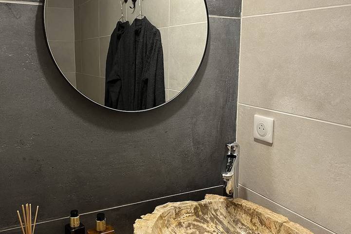 Location de vacances pour 2 personnes, avec jardin ainsi que jacuzzi et piscine à Bédarieux - 3