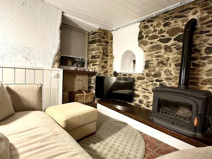 Gîte pour 5 personnes, avec terrasse et jardin à UR - 2