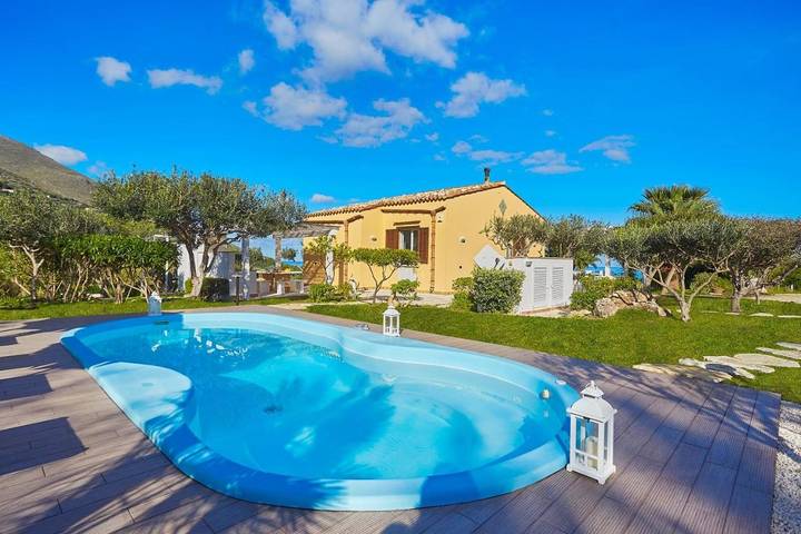 Villa per 6 persone, con giardino e panorama nonché piscina, con animali domestici in Scopello (Sicilia)
