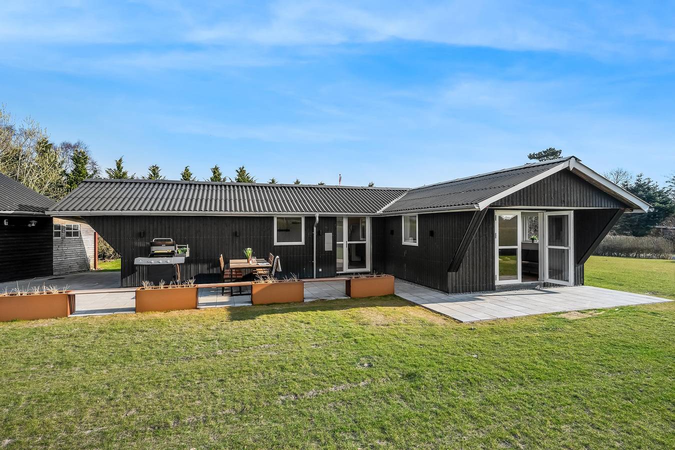 Modern holiday home with 3 bedrooms, completely renovated in 2025 and located close to Rinkøbing Fjord. in Stauning, Ringkøbing fjord