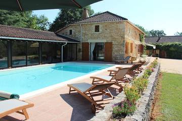 Gîte pour 10 personnes, avec jardin à Montcabrier