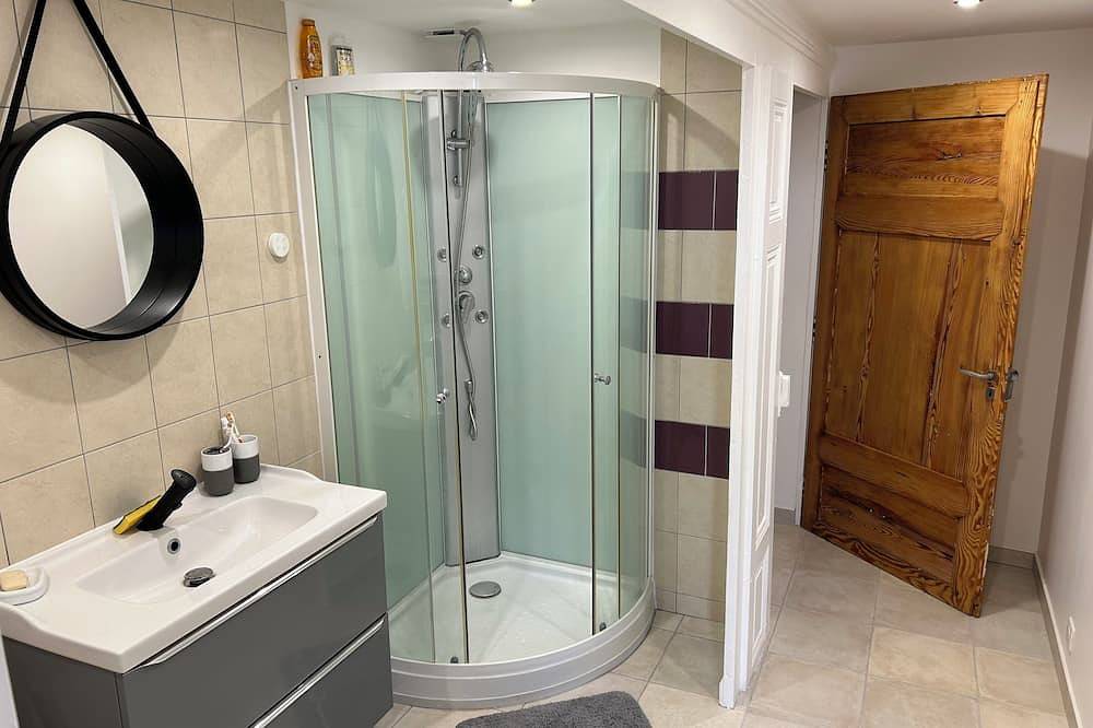 Ganze Wohnung, Appartement Avec Tous Commerces à 2 mn à Pieds in Rougement, Doubs
