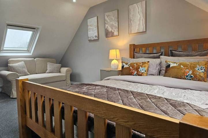 Ganze Wohnung, Stay Zen Apartments- luxury central parking garden in Woking, Surrey