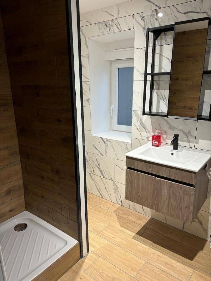 Two-Bedroom House in Montceau-les-Mines, Région de Chalon-sur-Saône