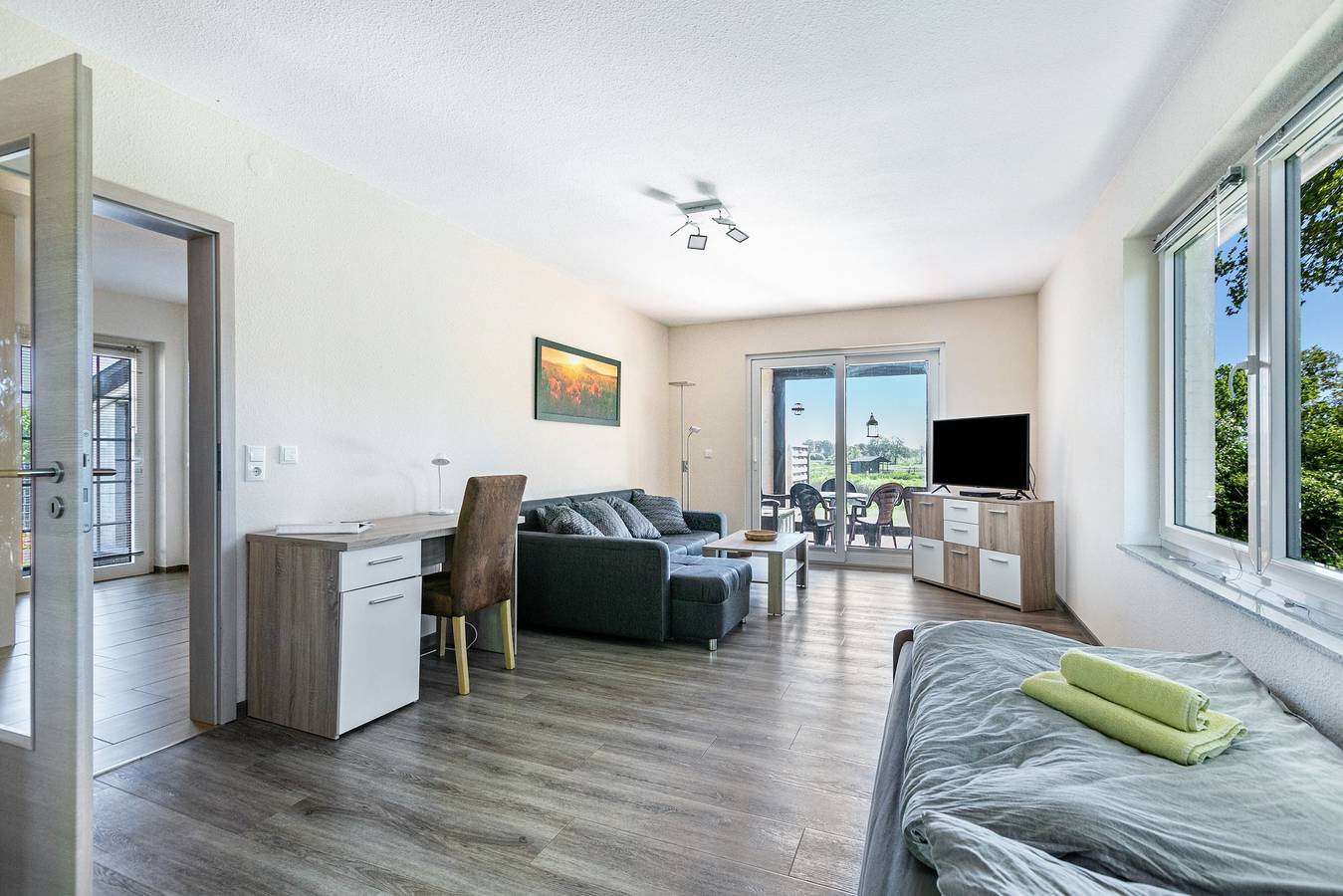 Ganze Wohnung, Ferienwohnung 'Wiesenblick 1' mit privater Terrasse, privatem Garten und Wi-Fi in Weddingstedt, Heide und Umgebung