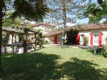 Cottage pour 2 personnes, avec terrasse ainsi que jardin et piscine, animaux acceptés à Mauroux