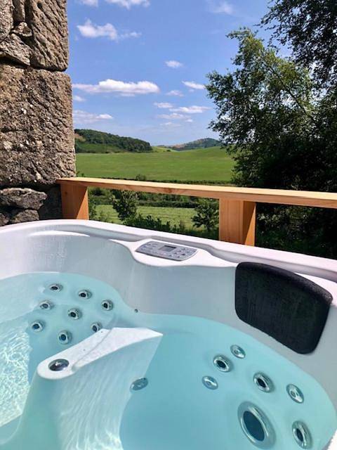Location de vacances pour 4 personnes, avec Balcon et Jacuzzi ainsi que Terrasse et Jardin à Saint-Beauzély