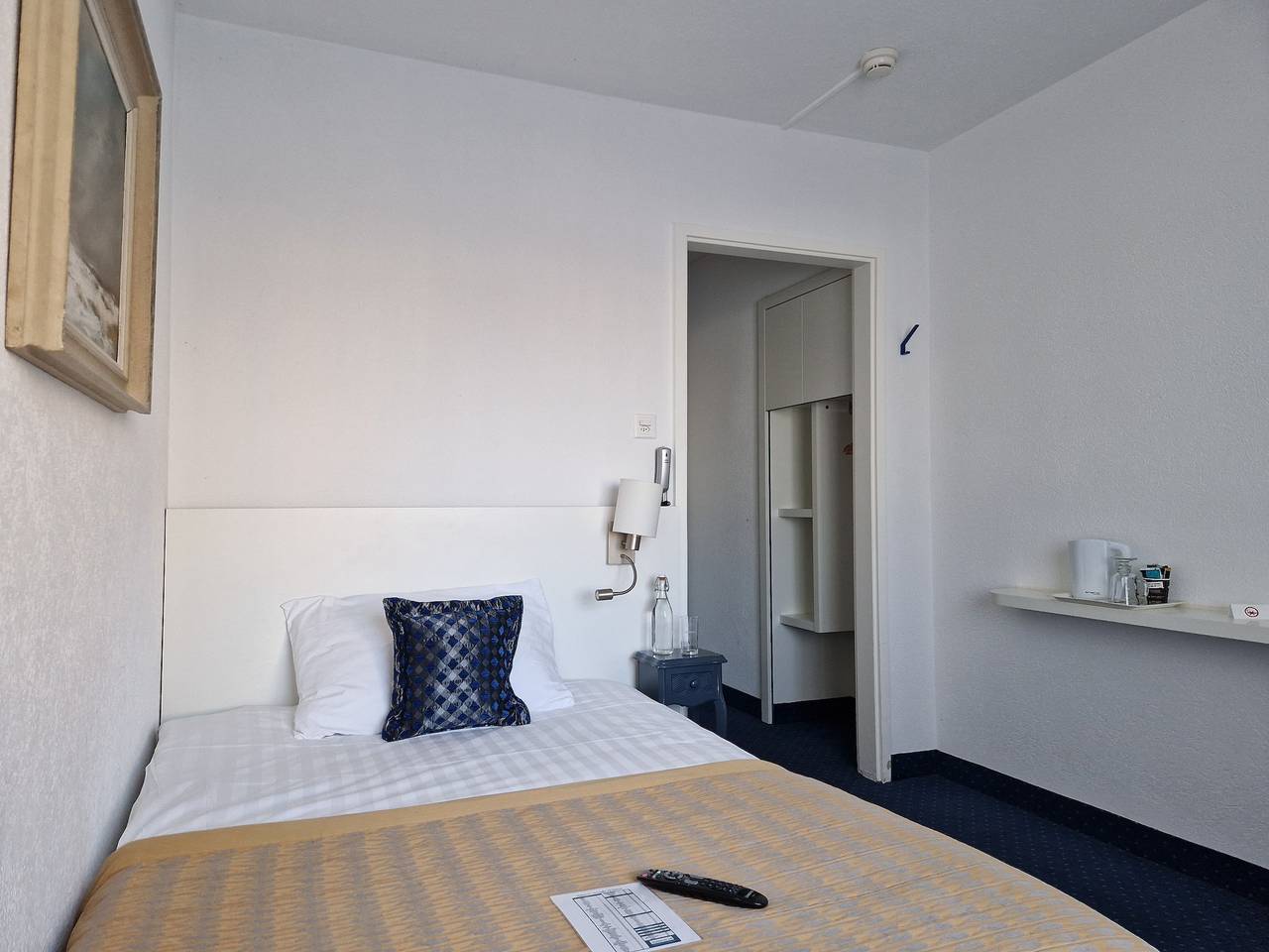 Hôtel Touring au Lac - Simple, côté port in Neuchâtel, Pays des Trois-Lacs