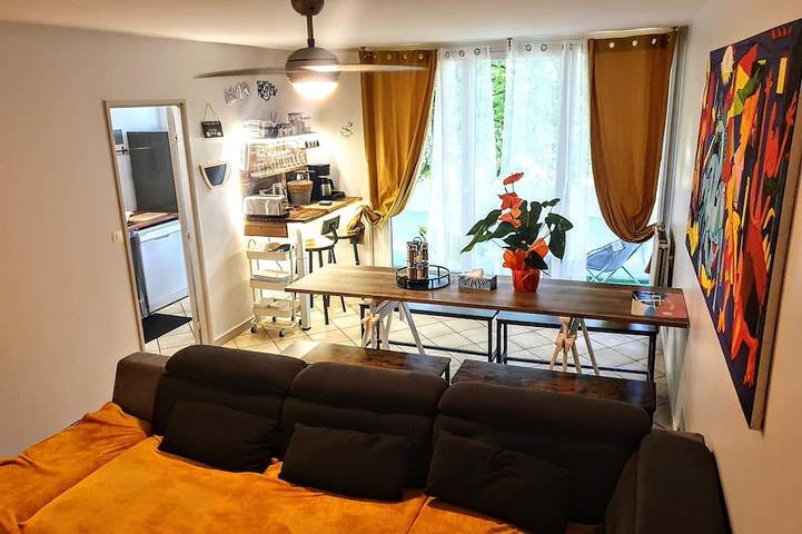 Location de vacances pour 10 personnes, avec Balcon et Jacuzzi à Villepinte
