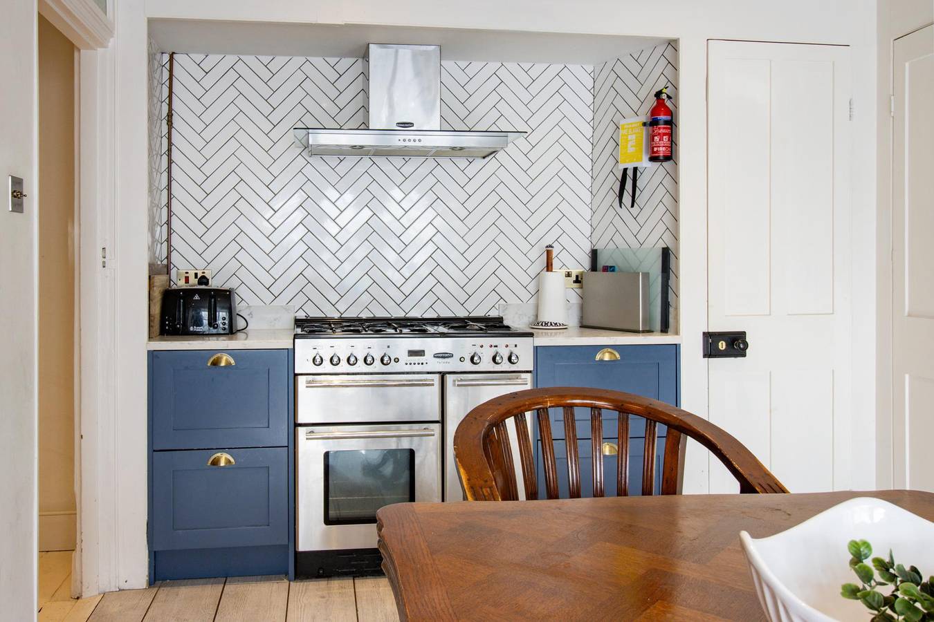 Spacious Seaside Home with Cinema Room - Pass the Keys in Hastings, Sussex Oriental