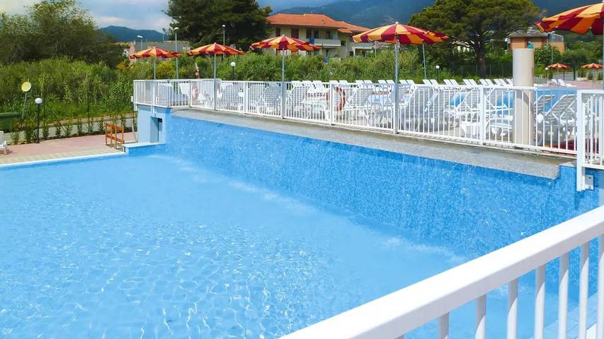 Appartamento per 5 persone, con piscina e sauna a Loano