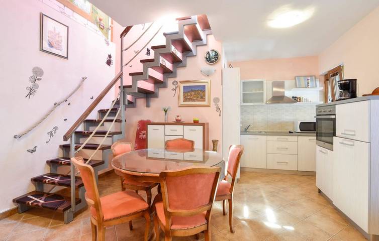 Villa pour 12 personnes, avec jardin et piscine, animaux acceptés à Splitska - 4