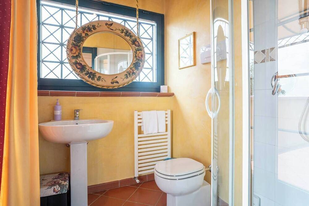 Villa Artemisia (Portion of a Villa) – Luxury Villa in Padenghe sul Garda, Gardasee-Berge