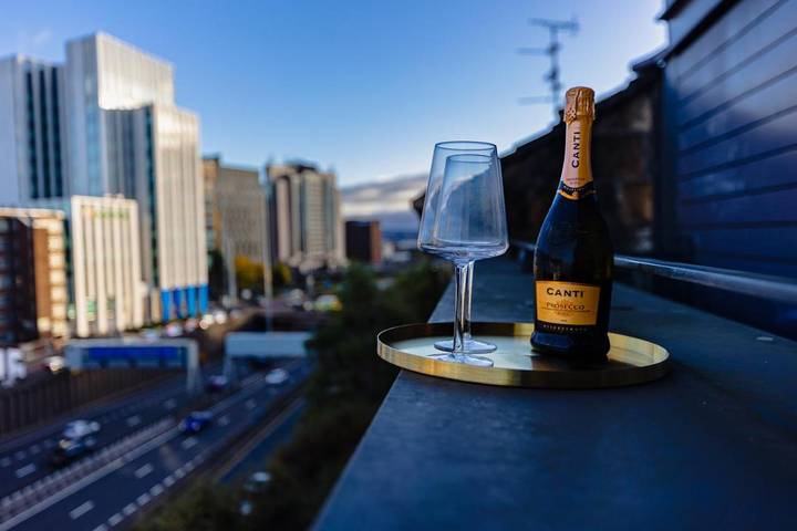Apartamento para 3 personas, con vistas y terraza, Se admiten mascotas en Glasgow