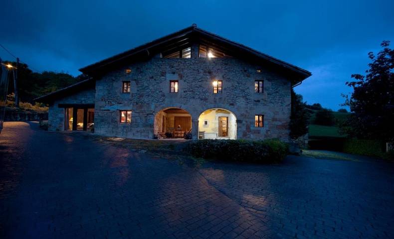 Casa rural para 15 personas, con Terraza y Jardín además de Piscina y Vistas en Gorbeia - 2
