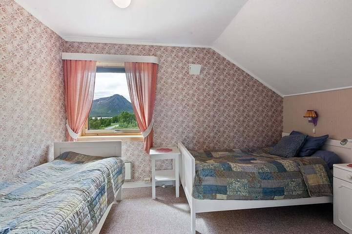 Vintage Godfjord Cabin  with 3-bedroom in enjoyable Nordland for a relaxing stay in Sortland
