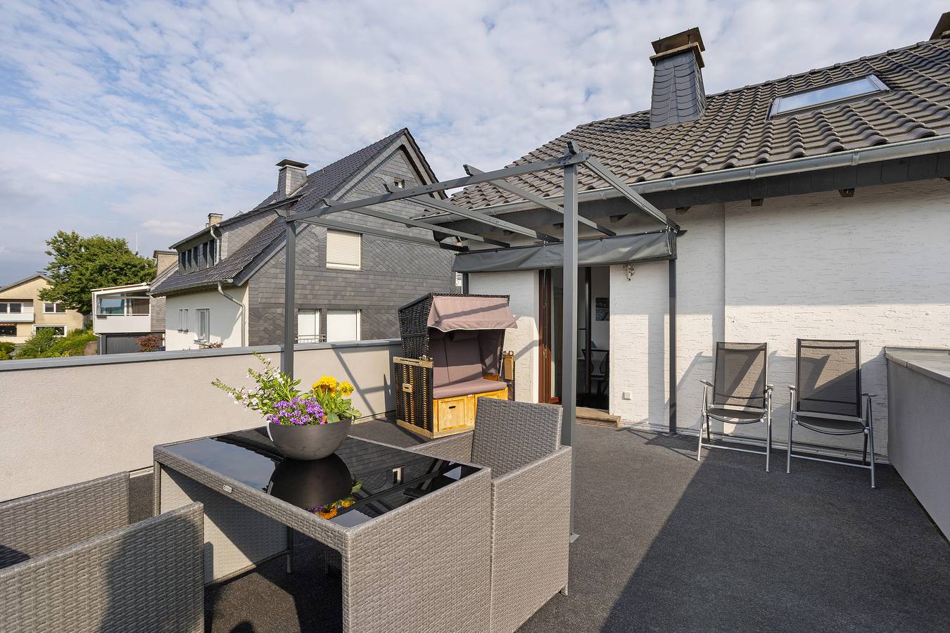 Ganze Wohnung, Ferienwohnung 'Zum Hasen' mit Bergblick, privater Terrasse und Wi-Fi in Meschede, Hochsauerlandkreis