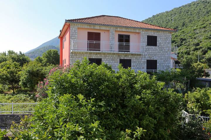 Ferienwohnung für 4 Personen, mit Balkon/Terrasse in Trpanj